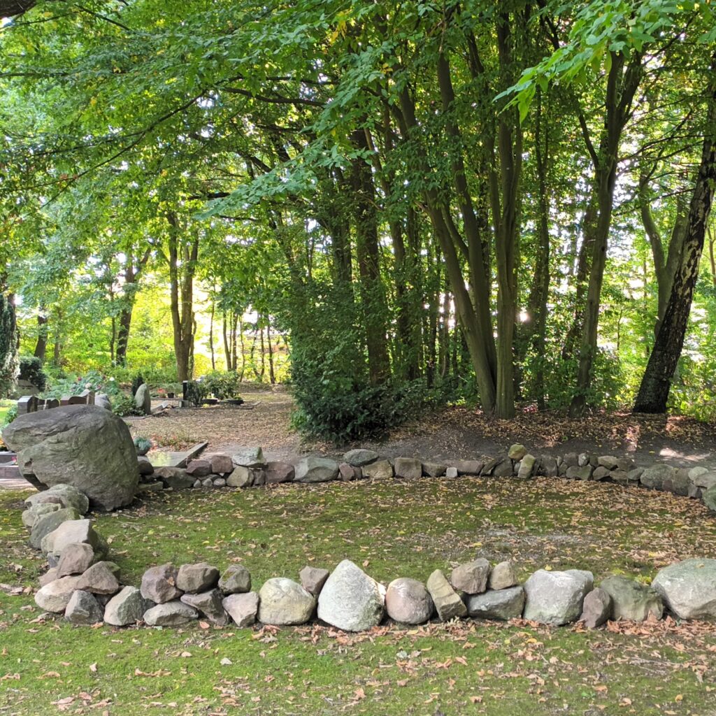 Urnengrabanlage (Findling)